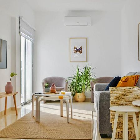 Phaedrus Living: Seaside Luxury Flat Lighthouse 67 Apartment Paphos Bagian luar foto