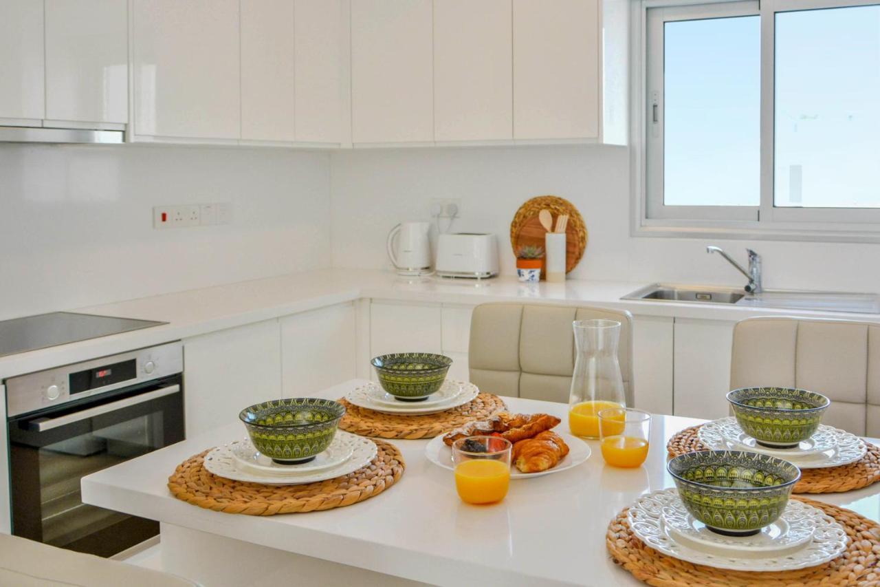 Phaedrus Living: Seaside Luxury Flat Lighthouse 67 Apartment Paphos Bagian luar foto