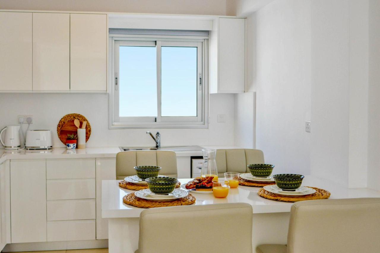 Phaedrus Living: Seaside Luxury Flat Lighthouse 67 Apartment Paphos Bagian luar foto