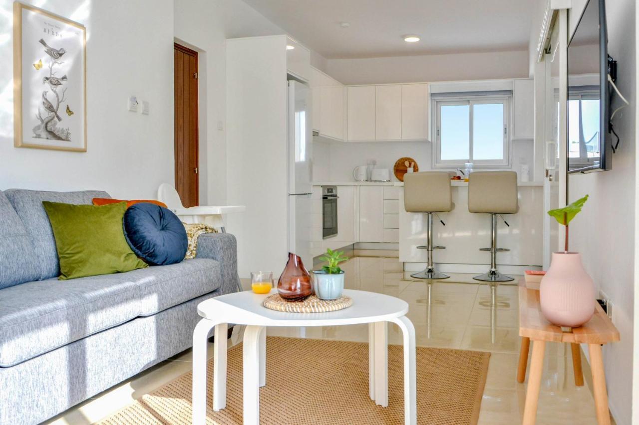 Phaedrus Living: Seaside Luxury Flat Lighthouse 67 Apartment Paphos Bagian luar foto